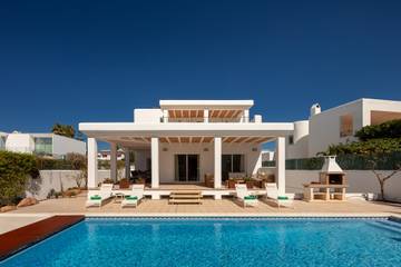 Villa in Santa Eulària des Riu, East Ibiza für 8 
