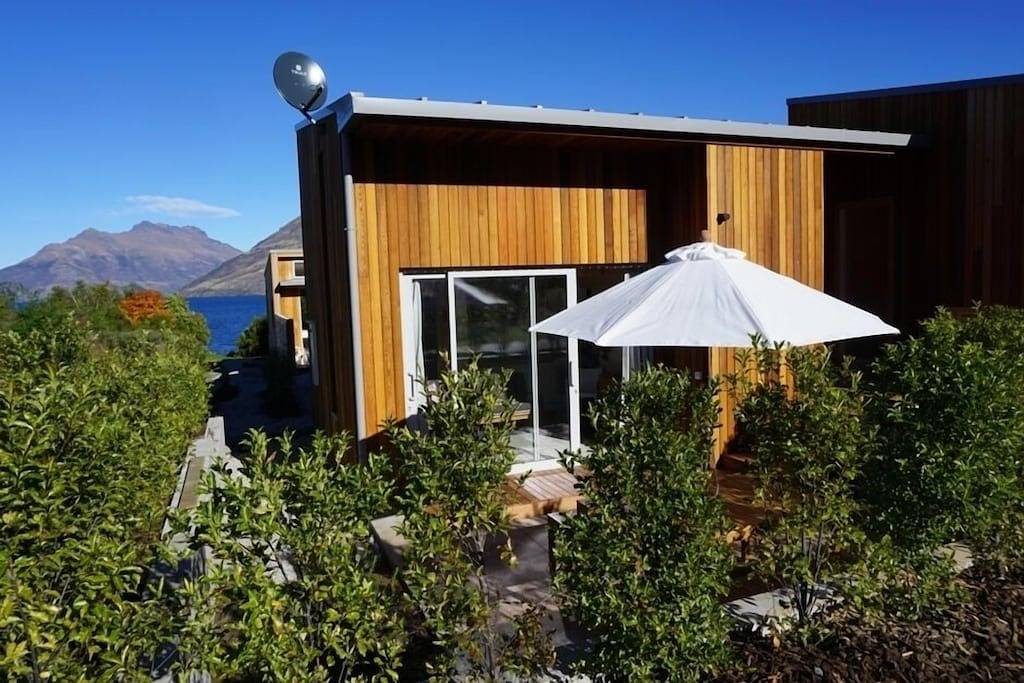 Das Fichtenhaus - Atelier am See. in Queenstown, Otago