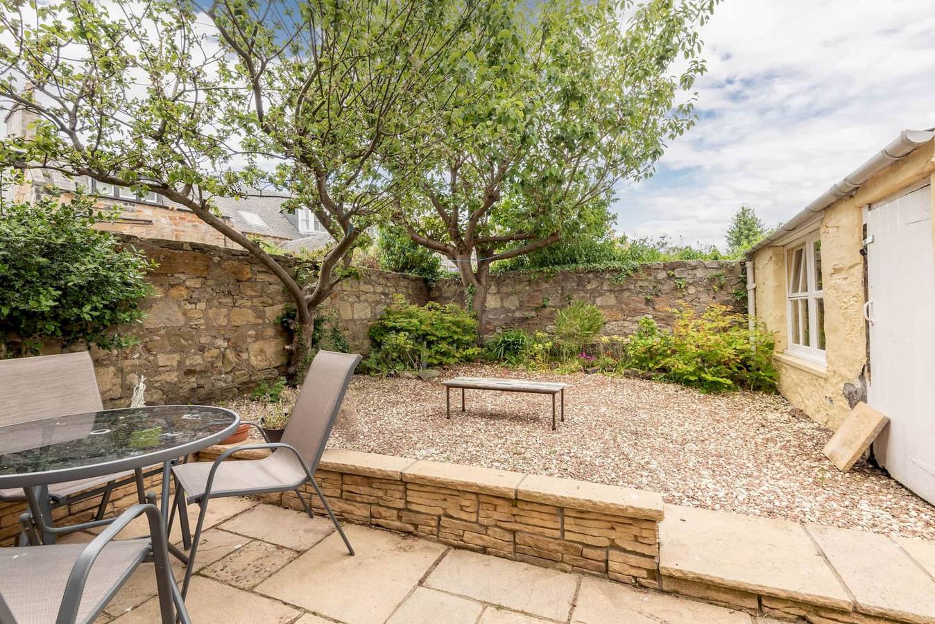 Entire apartment, Greyfriars Bothy in St Andrews, Fife region