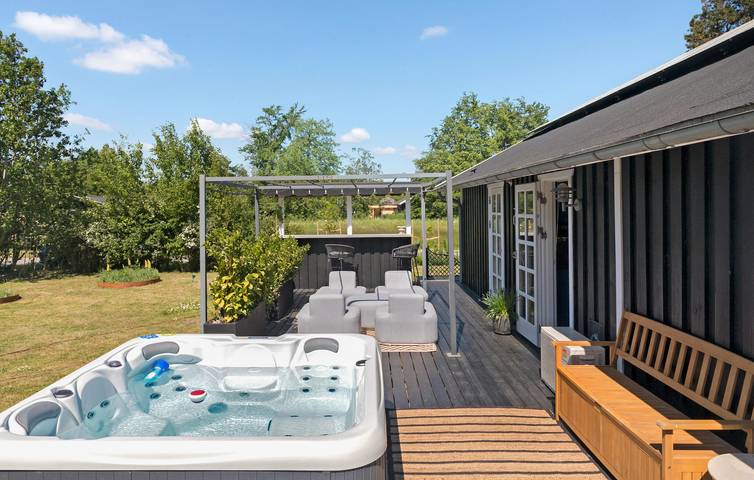 Ferienhaus für 8 Personen, mit Garten und Terrasse sowie Whirlpool und Sauna in Kramnitse - 4