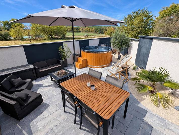 Chalet pour 3 personnes, avec Jacuzzi et Terrasse à Gray