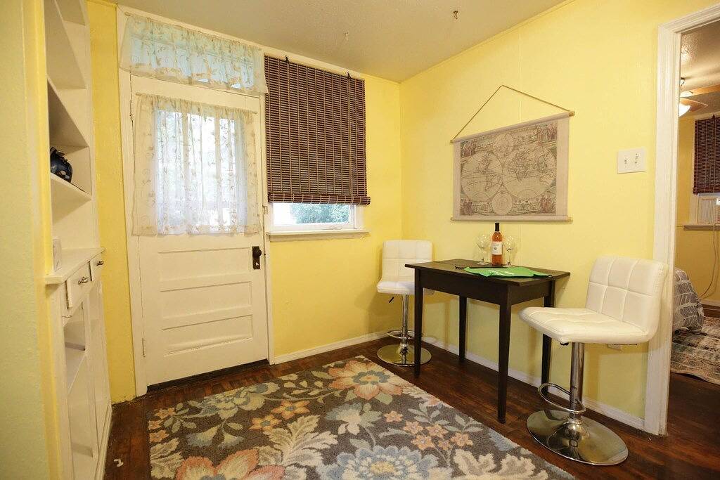 Bee Our Guest: Eph, Close to Downtown and Beach! in Pensacola, Emerald Coast