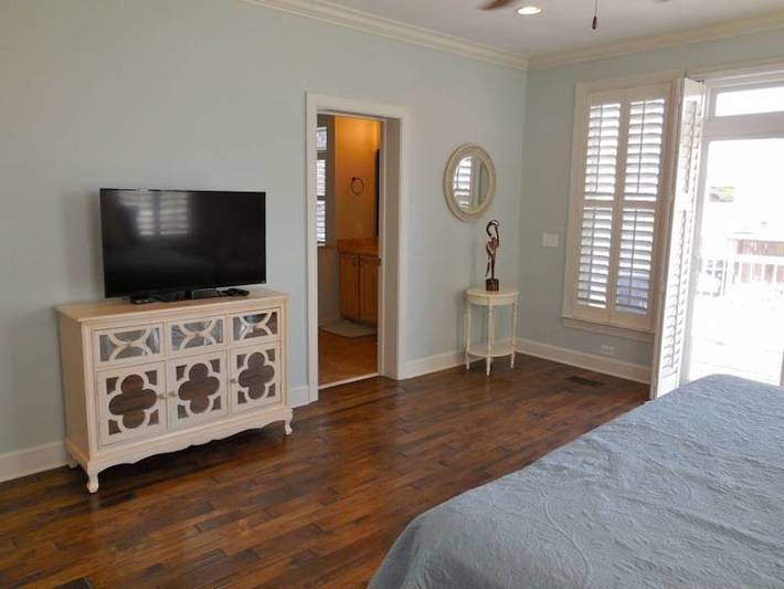 Vacation rental for 12 people, with yard in Folly Beach