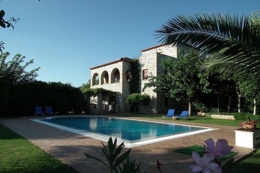 Villa for 11 People in Stoupa, Mani Peninsula