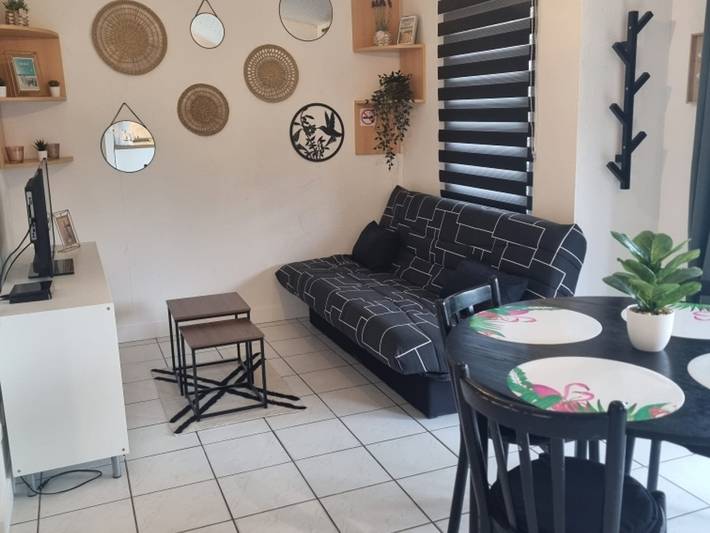 Chalet voor 6 personen, met terras en zwembad in Biscarrosse