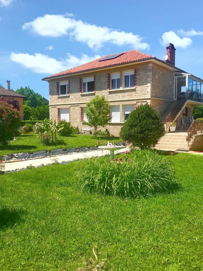 Gîte pour 6 personnes, avec terrasse dans Toulonjac