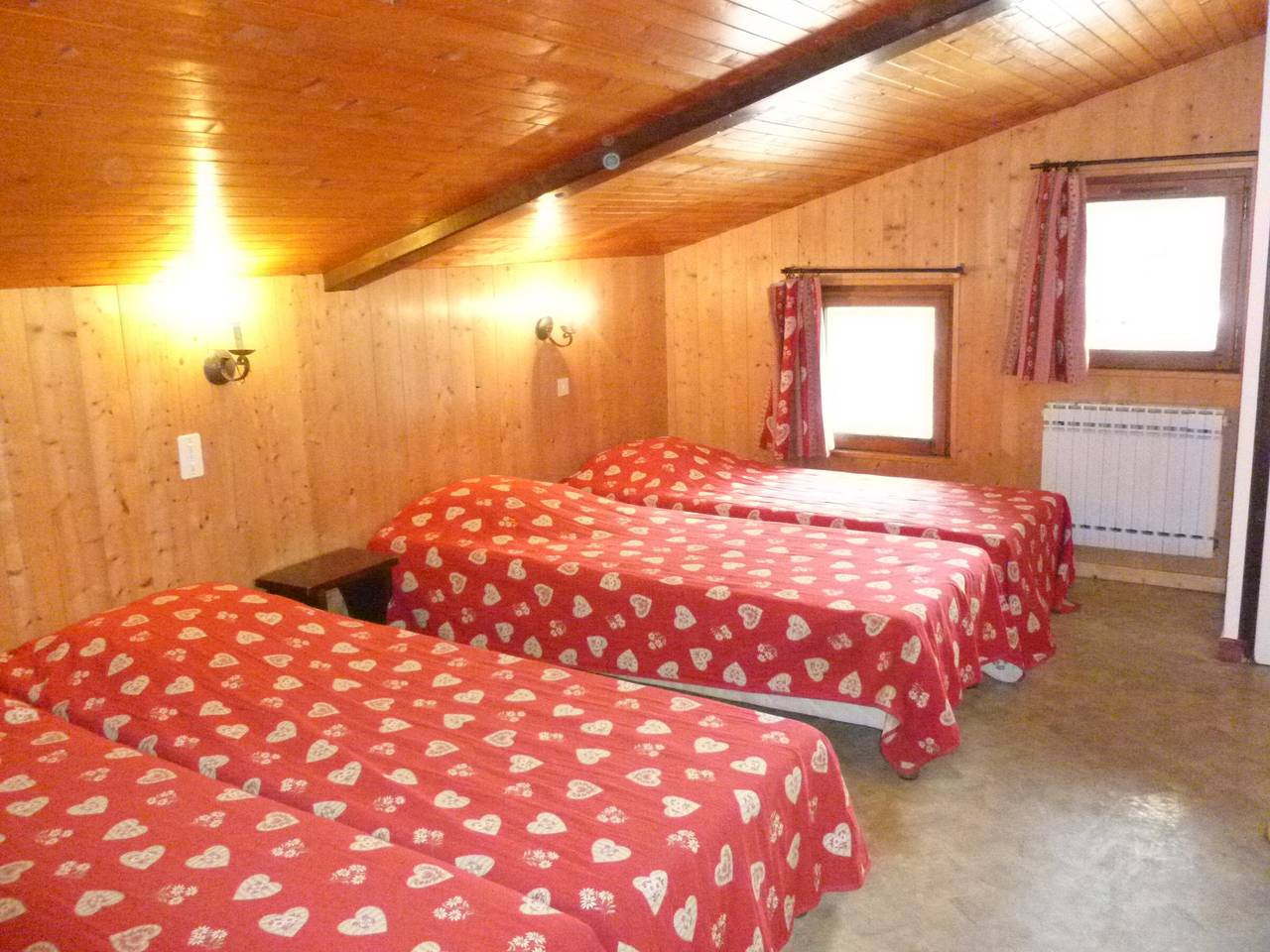 Ganze Wohnung, Ideale Ferienwohnung für 10 Personen, nahe Skigebiet mit Zugang zu Hallenbad und Spielplatz in Rolle, Genfer See