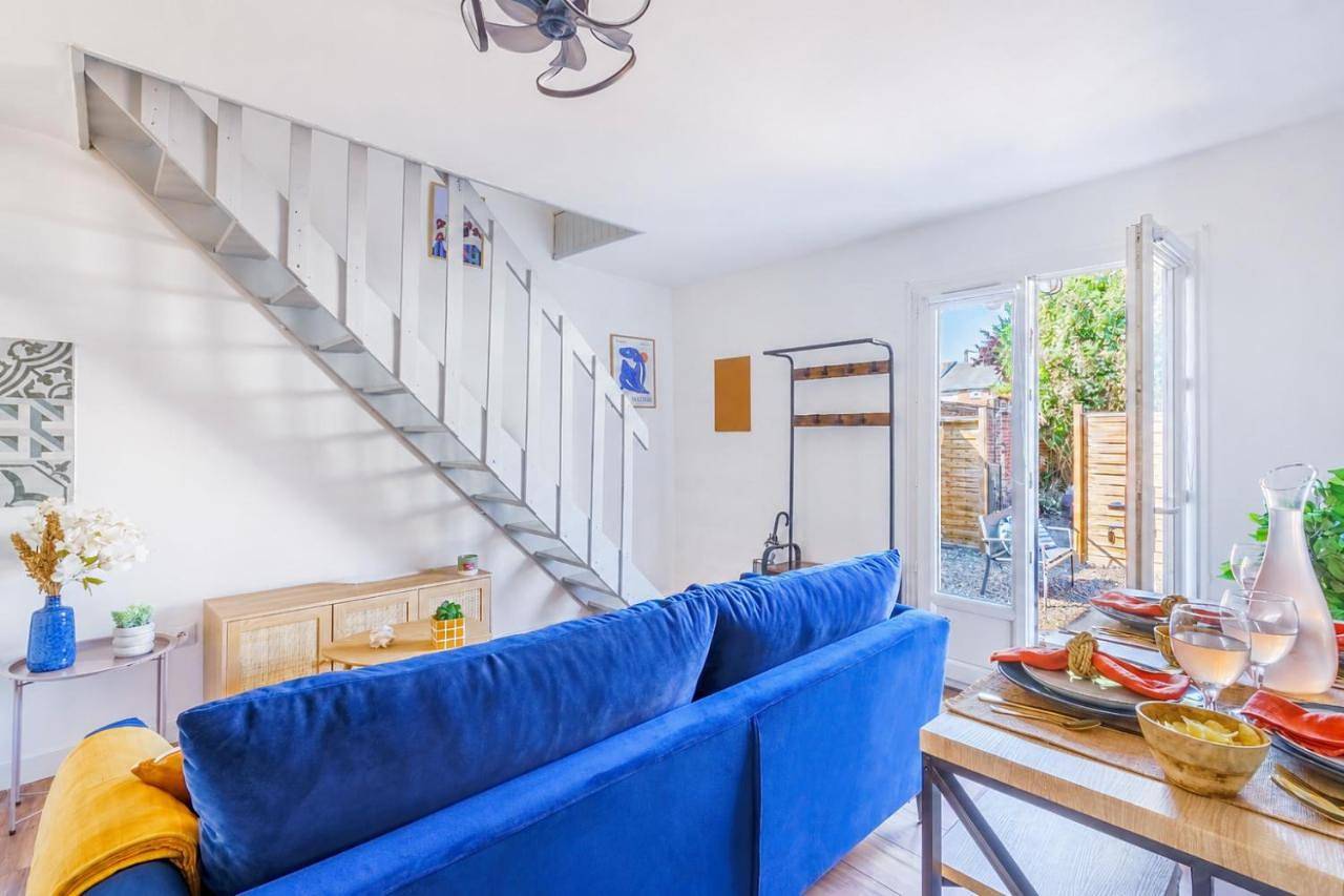 Appartement entier, Maisonnette Bleu Horizon avec jardin - 2min Gare - Serenito Homes in Saint-Just-en-Chaussée, Oise