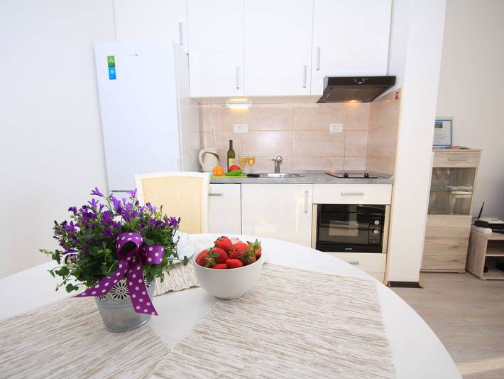 Ferienwohnung für 4 Personen, mit Balkon und Terrasse in Budva - 4