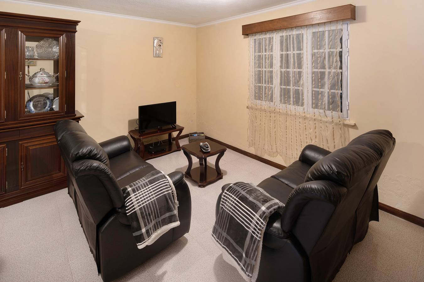 Casa de férias 'Silvia's House' com terraço privado, jardim privado e acesso Wi-Fi in São Miguel Island, Rosto do Cão (Livramento)