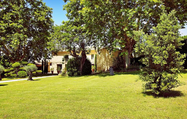 Acogedor apartamento de 350 pies cuadrados con piscina, aparcamiento y WiFi in Taillades, Parque natural regional del Luberon