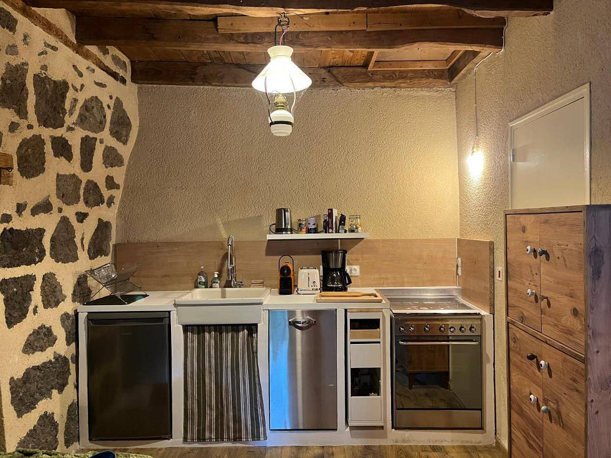 La maison des petites choses, la tiny house du Puy Mary-Cantal in Lascelle, Région d'Aurillac