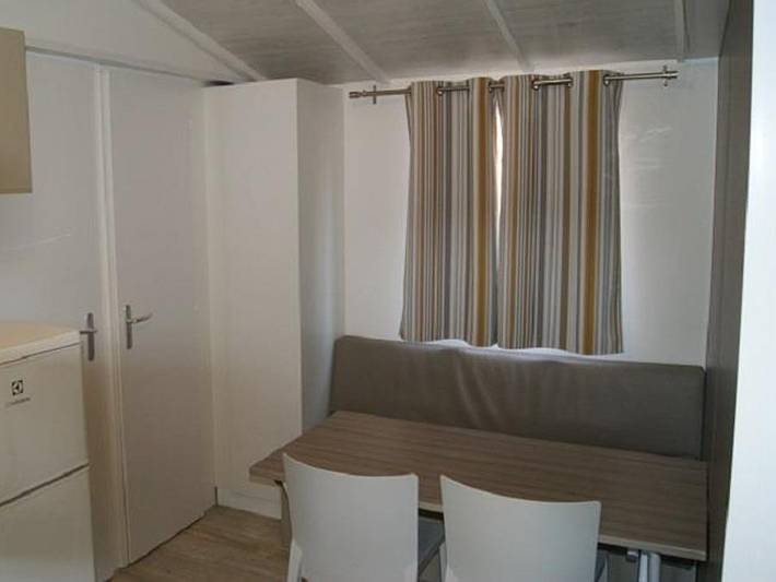 Flower Camping Orly d'Azur - Mobilheim 4 personen - Mobilheim Cipressino Confort 22m² - 2 Schlafzimmer - halbüberdachte Terrasse - Klimaanlage - -. in Six-Fours les Plages, Mittelmeerküste (Frankreich)