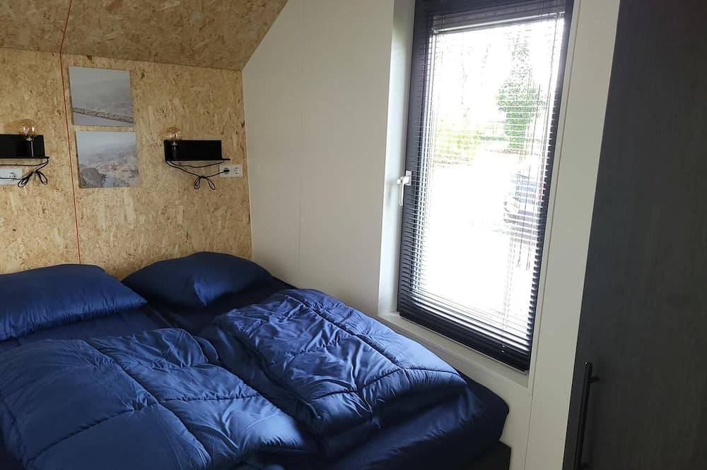 Chalet with 2 bedrooms and a terrace in Regio Zwolle