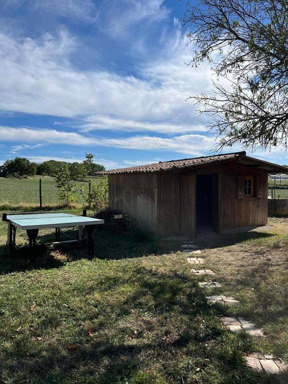 Location de vacances pour 2 personnes, avec piscine et vue ainsi que jardin et terrasse à Sigoulès - 3
