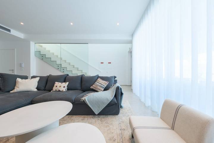 Villa für 8 Personen, mit Meerblick und Balkon sowie Terrasse und Garten