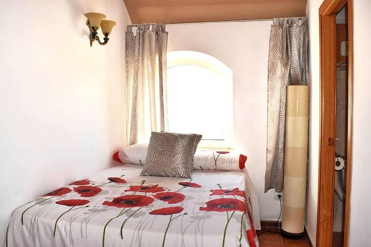 Location de vacances pour 6 personnes, avec terrasse ainsi que jardin et jacuzzi à Pruna - 4