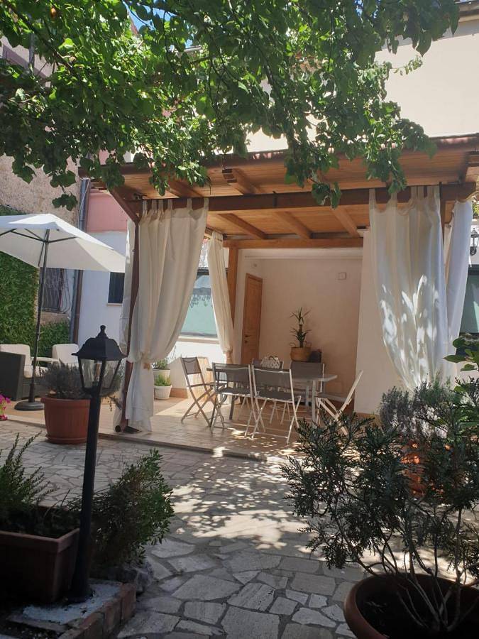 Appartamento per 2 persone, con panorama e giardino sul Lago di Bracciano