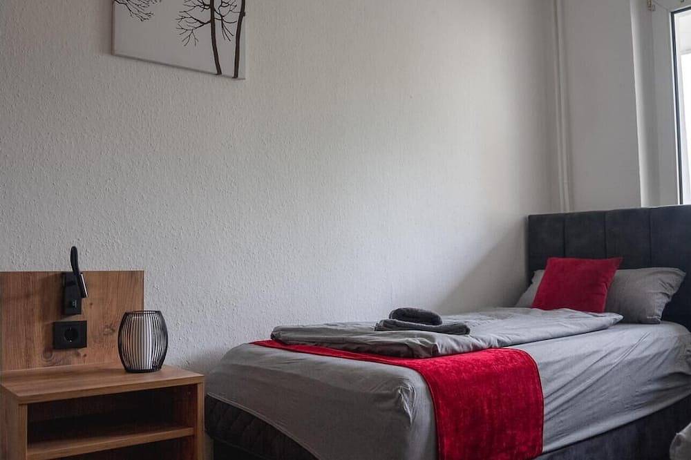 Entire apartment, Livemore24 - Space in Duisburg 24/7 check-in in Oberhausen, Ruhr district