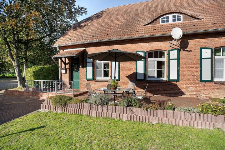 Holiday Home 'Ivenack Old School' with Private Terrace and Private Garden in Ivenack, Mecklenburgische Seenplatte
