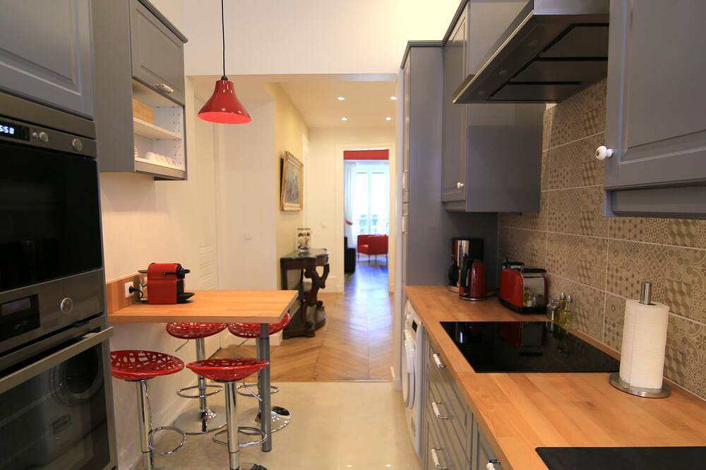 Entire apartment, 2 Bedrooms Luxury Apartment with Balcony - La Suite Terreaux in Lyon, Lyon region