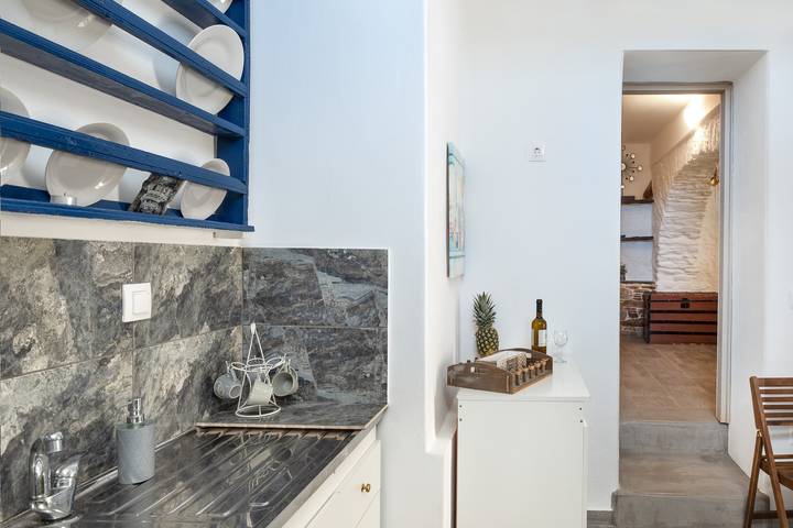 Ganze Wohnung, Zentrales Ferienapartment 'Olga's House kythnos D' in Kythnos