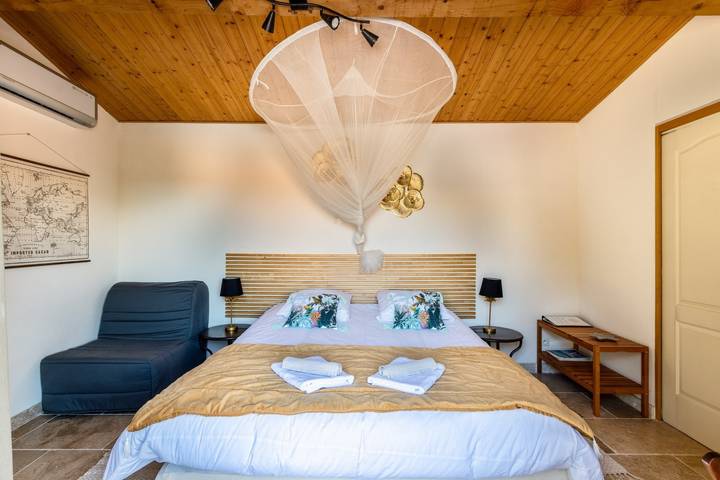 Chambre d’hôte pour 3 personnes, avec terrasse et piscine ainsi que jacuzzi et jardin dans le Var - 2