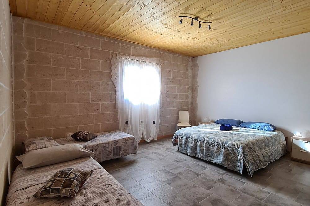 Belle villa près de Torre Ovo, à 800 mètres de la mer. in Torricella, Golfe de Tarente