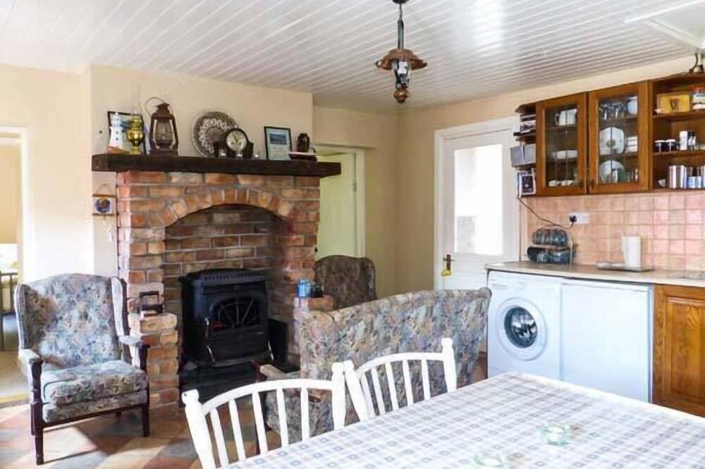 Ferrys, family friendly, with open fire in Portsalon, County Donegal in Lough Swilly