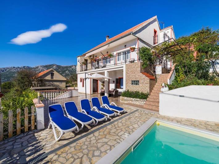 Ferienhaus für 12 Personen, mit Garten und Pool sowie Ausblick