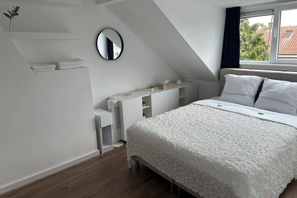 Entire apartment, Charming 2-bedroom apartment in Rotterdam with city views in Rotterdam, South Holland