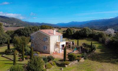 Gîte pour 4 personnes, avec terrasse à Serra-di-Ferro