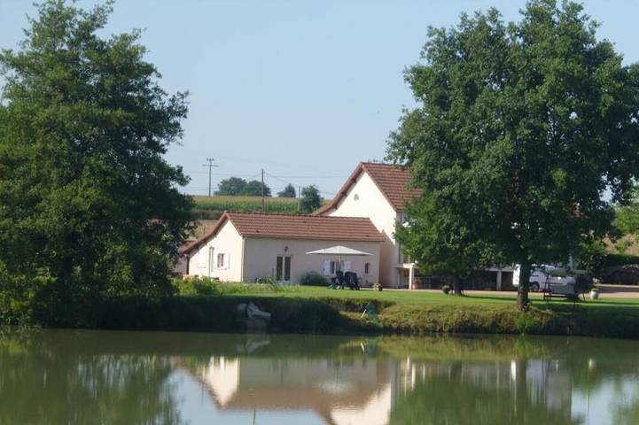 Gîte pour 2 personnes, avec jardin à Ciry-le-Noble
