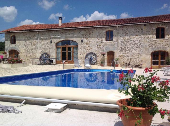 Location de vacances pour 2 personnes, avec Terrasse et Jardin ainsi que Piscine et Vue à Yviers