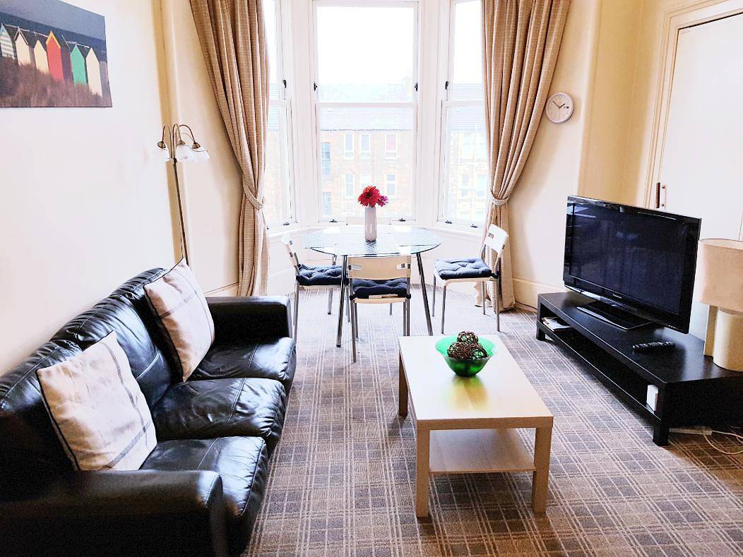 Ganze Ferienwohnung, 2 Bed Flat - Sleeps 4 - Parking - Wifi in Inverclyde