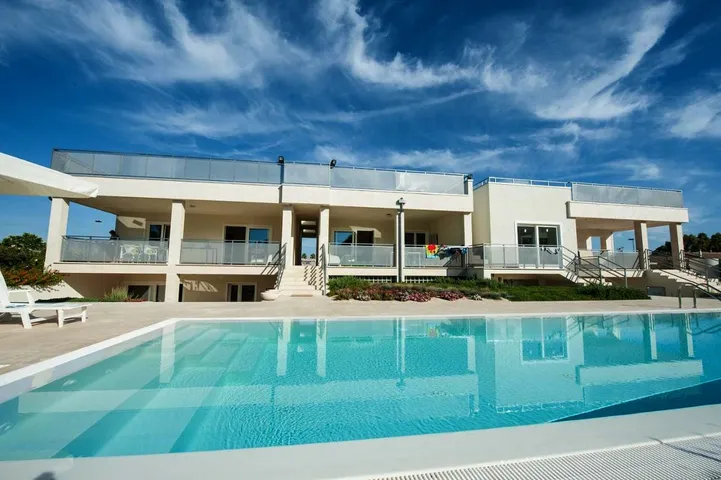 Appartement de vacances pour 5 personnes, avec vue ainsi que piscine et jardin, animaux acceptés - 1