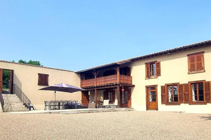 Gîte pour 14 personnes, avec jardin ainsi que balcon et sauna