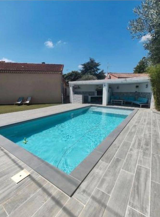 Chalet para 8 personas, con terraza y piscina - 1