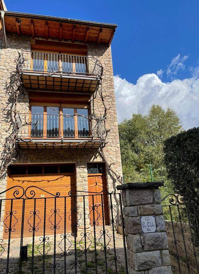 Apartamento para 9 personas, con Balcón y Terraza además de Jardín y Piscina en Bagá