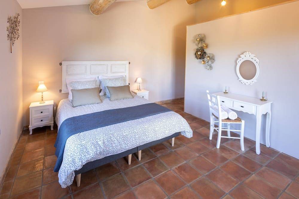 Bastide with heated swimming pool in the Luberon Provençal in Apt, Parc naturel régional du Luberon