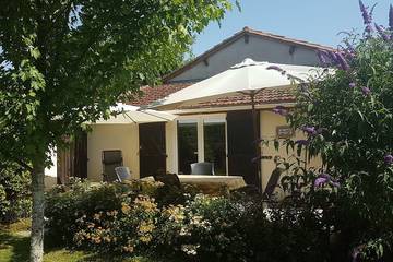 Gîte pour 4 personnes, avec terrasse et jardin, animaux acceptés à Vergt