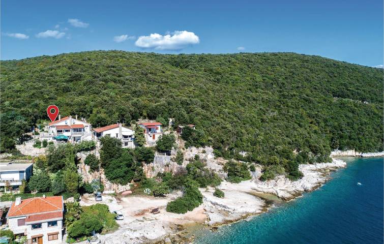 Ganze Ferienwohnung, Gemütlich, 2 km vom Strand entfernt: Terrasse, WLAN und Parkplatz in einer modernen Wohnung in Marčana, Südküste Istrien