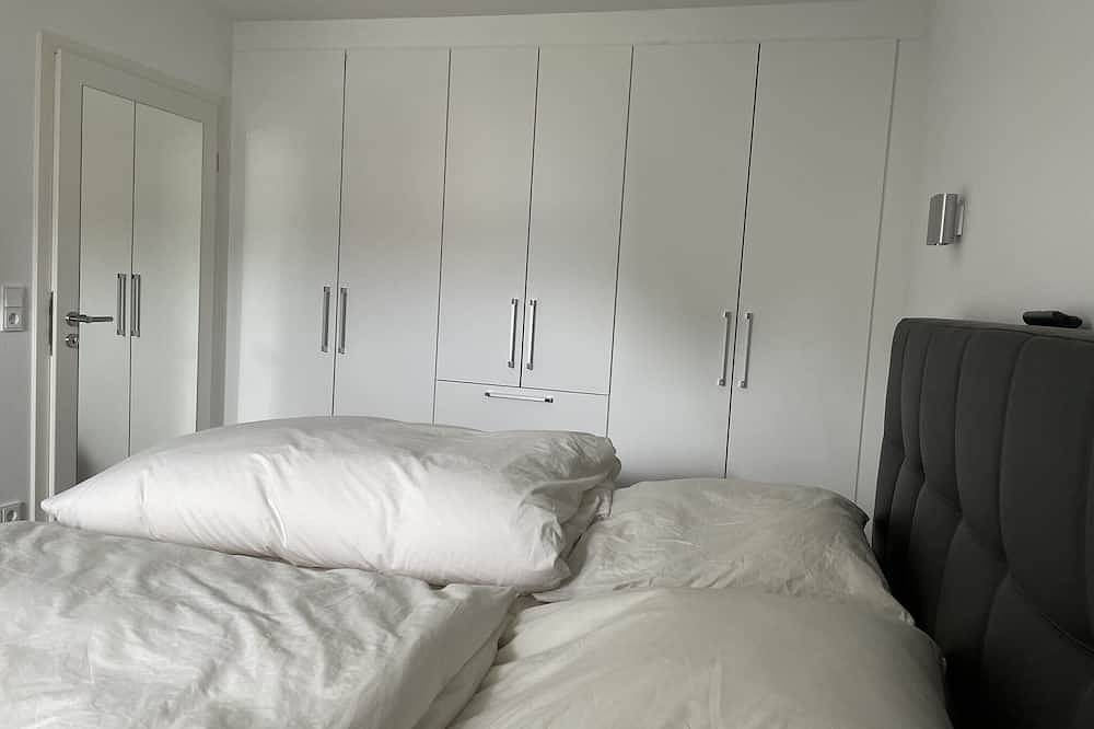 Ganze Wohnung, Luxuriöse Ferienwohnung (55 qm) mit Südbalkon und Bio-Ethanol-Wandkamin in Bad Alexandersbad, Landkreis Wunsiedel im Fichtelgebirge