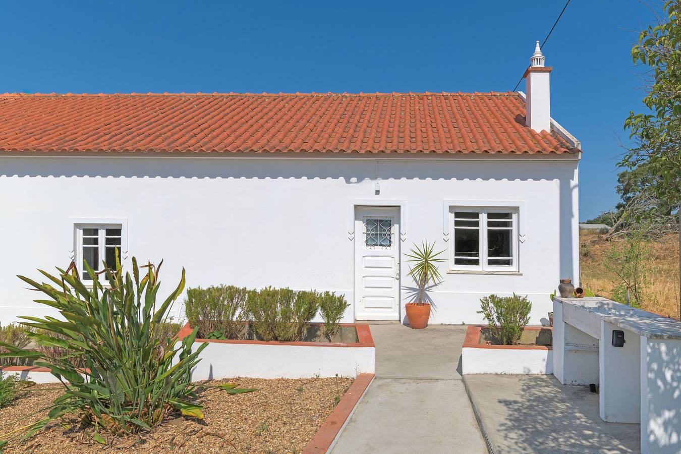 Finca 'Quinta Da Corte' mit privatem Garten, Balkon und Wi-Fi in São Francisco da Serra, Costa Alentejana