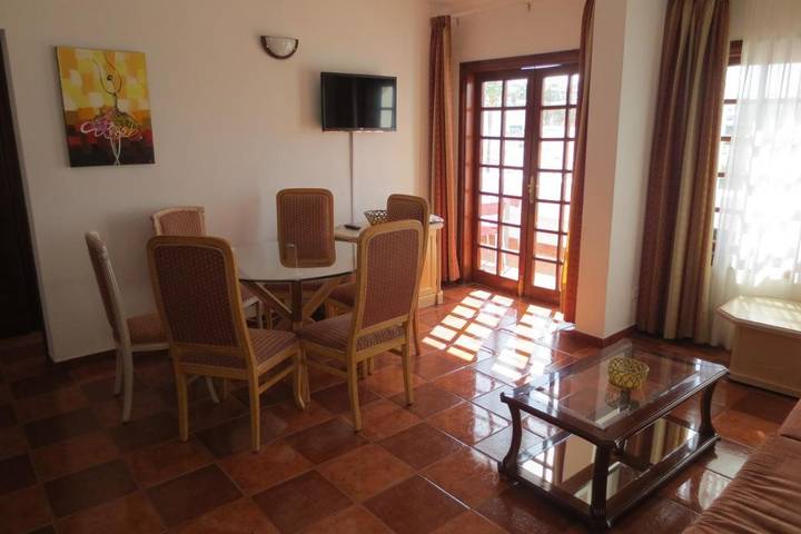 Chalet para 2 personas, con jardín además de jacuzzi y piscina, Se admiten mascotas en Tenerife - 4