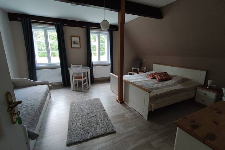 Ein gemütliches familiengeführtes Ferienhaus mit viel Platz unter einem Reetdach in Oberndorf-Oste, Cuxland