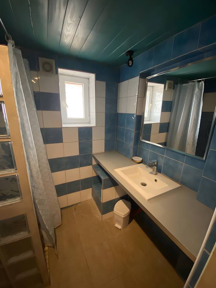 Hel lejlighed, Charming Nest for 2 in the Heart of Lodève with Mountain View, Shared Pool & Wi-Fi in Lodève, Lodève Området