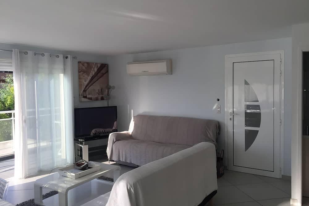 Villa en el Rte des Sangunairés con piscina privada. in Ajaccio, Region de Ajaccio