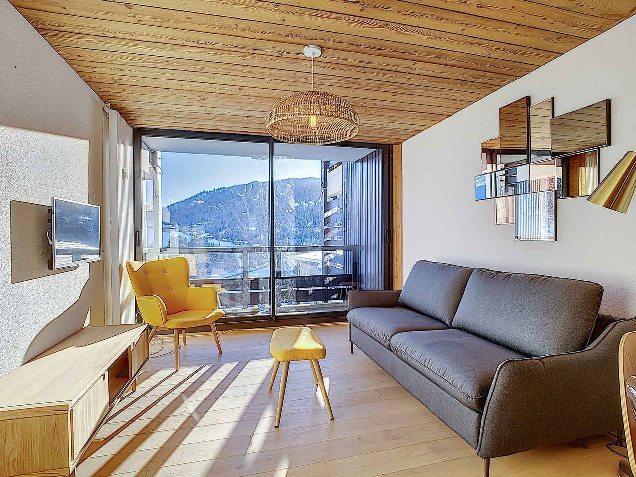 Entire apartment, La Clusaz - Apartment 6 pers, south balcony, ski locker in La Clusaz, Annecy region
