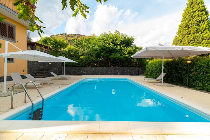 Villa for 8 people, with garden in Mount Etna